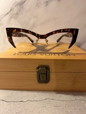 Tortoiseshell Cat-Eye Glasses in Brown and Black